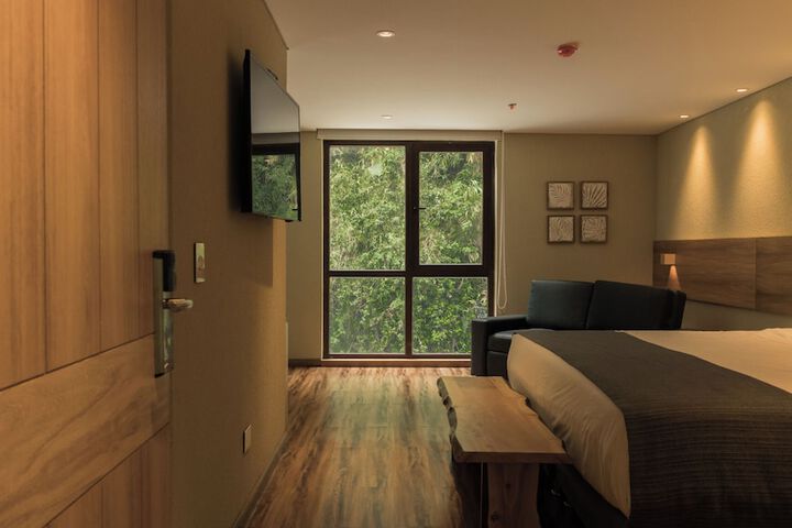 Room 65 of 132