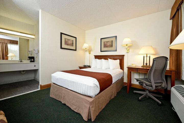 2 Double Beds Pet Friendly Internet Accessible Microwave, Refrigerator in Room Dvd Continental Breakfast (7 of 13)