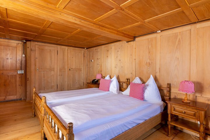 Room 7 of 49