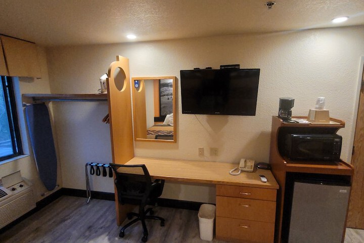 Room 13 of 35