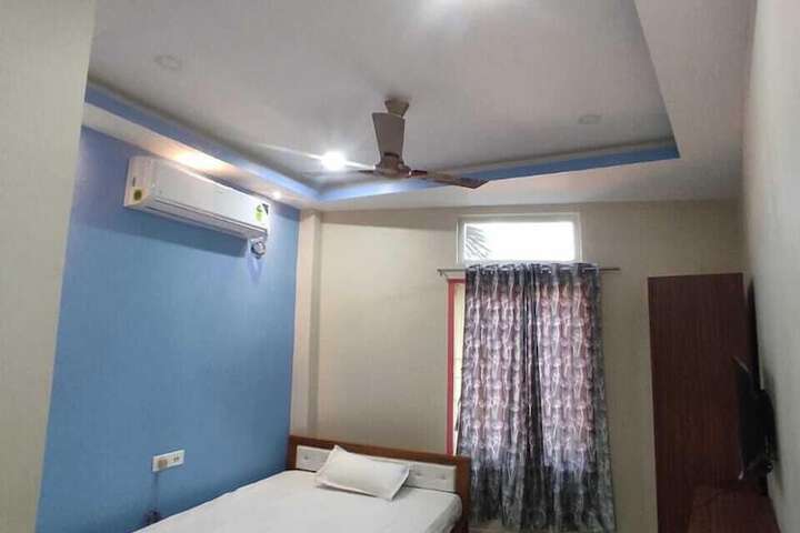 Room 14 of 28