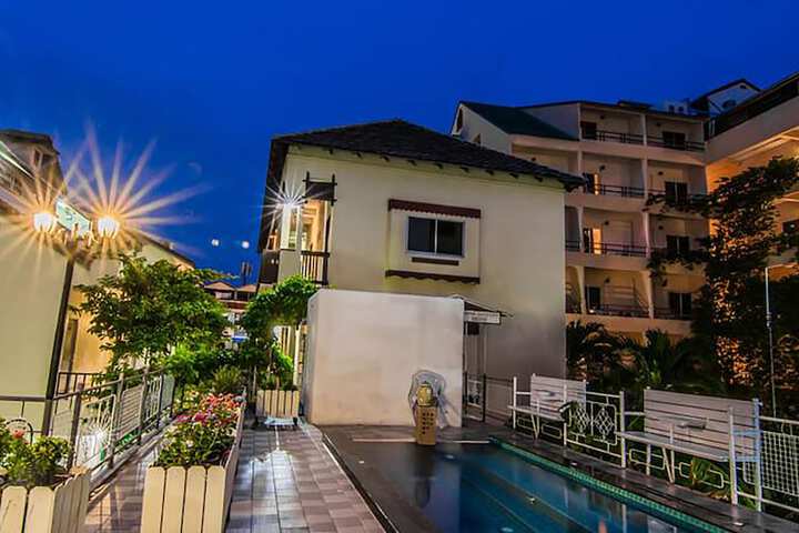 Hotel with Pool