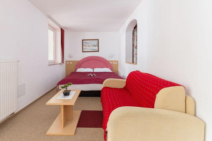 Room 5 of 125