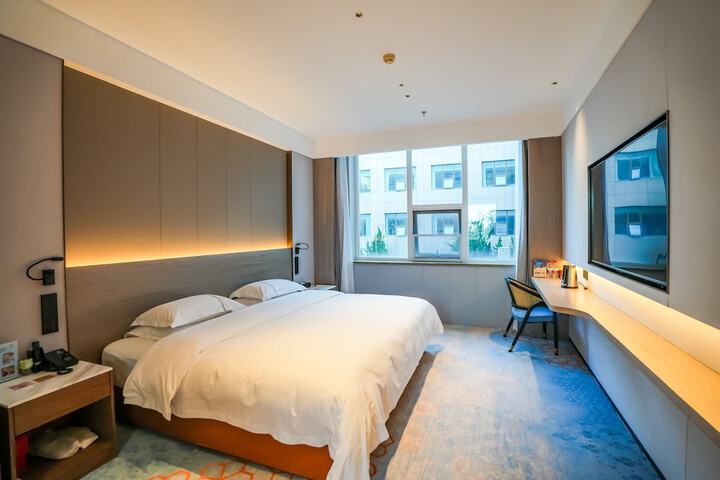 Room 7 of 85