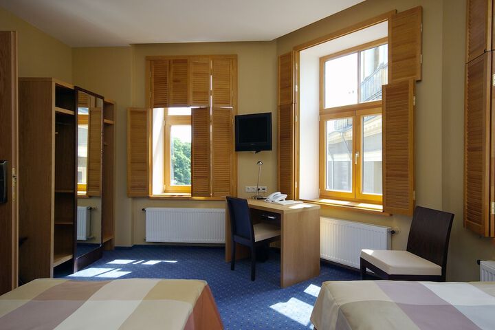 Room 7 of 85