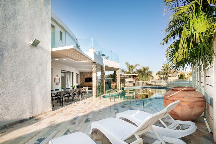 Sundeck 68 of 74