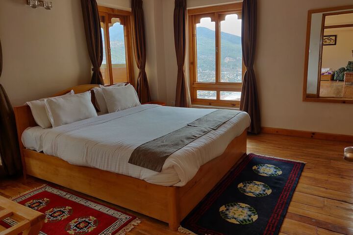 Room 5 of 10