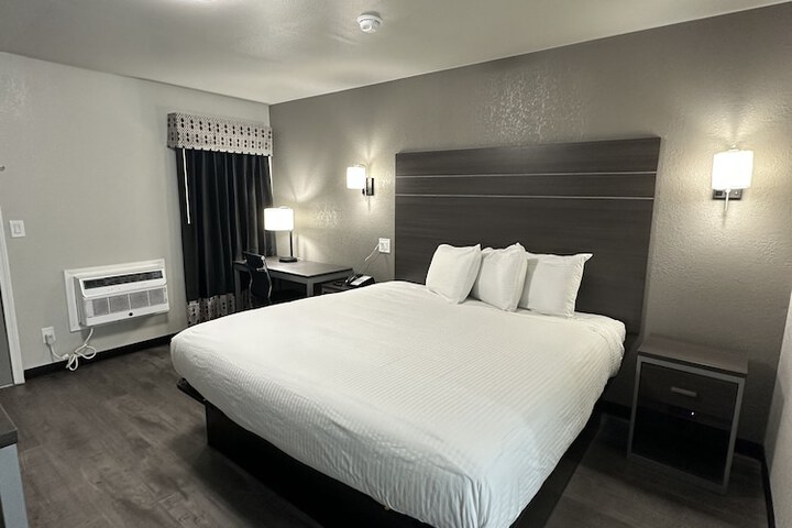 2 Double Beds (3 of 15)