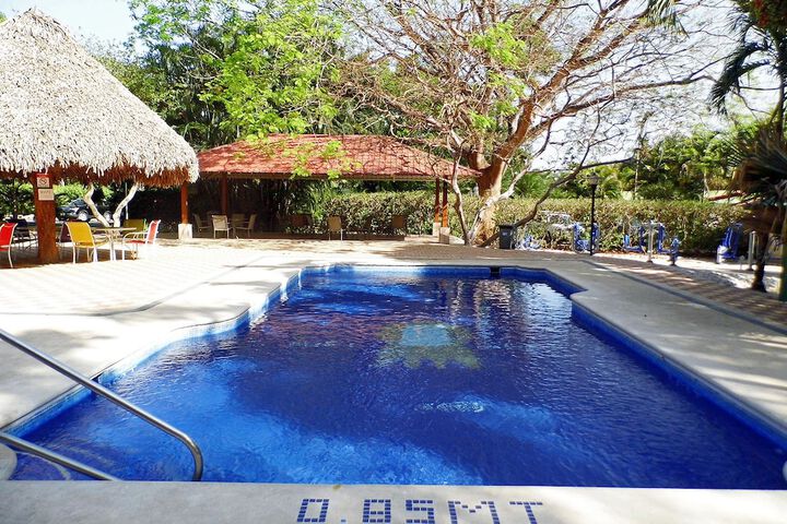 Pool 12 of 25