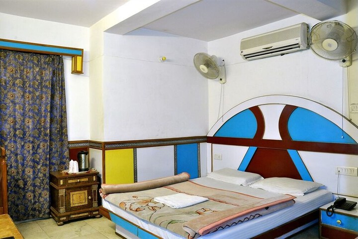 Room 14 of 27