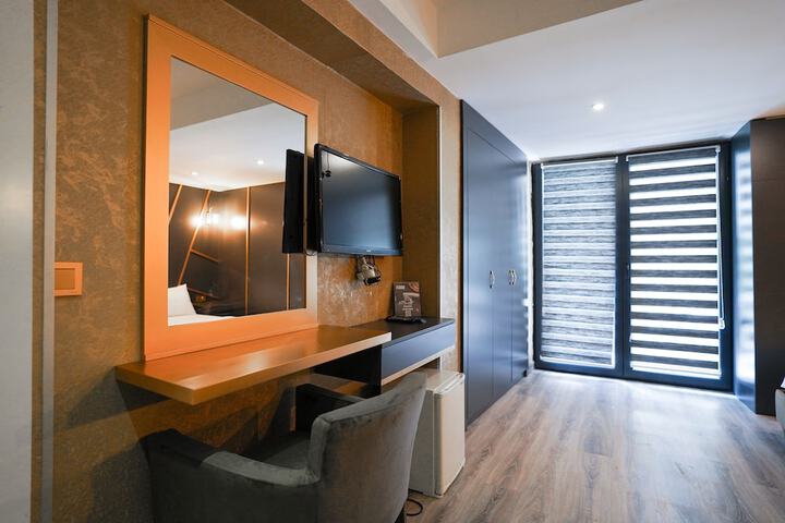 Room 10 of 31