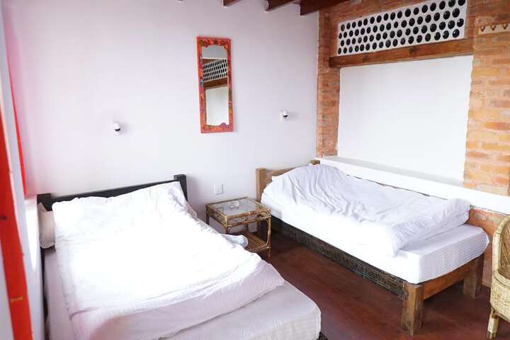 Room 4 of 82