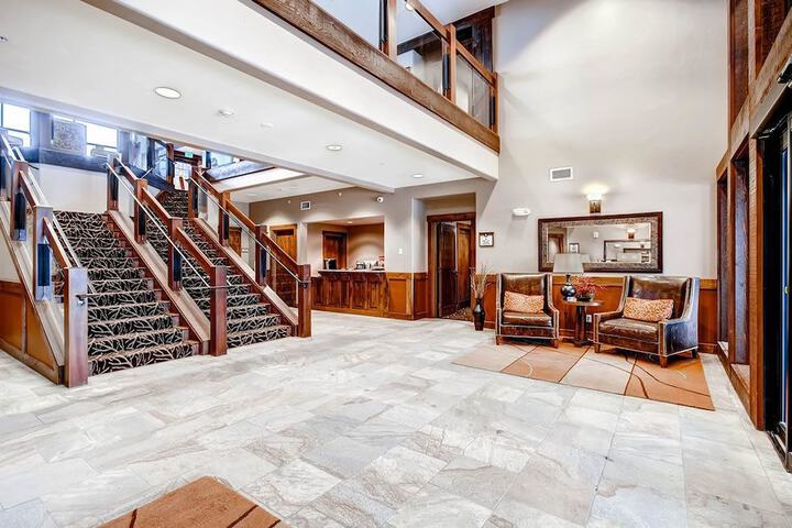 Crystal Peak Lodge