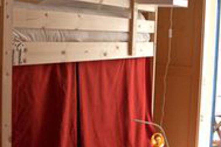 Room 13 of 34