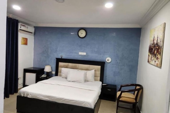 Room 9 of 27