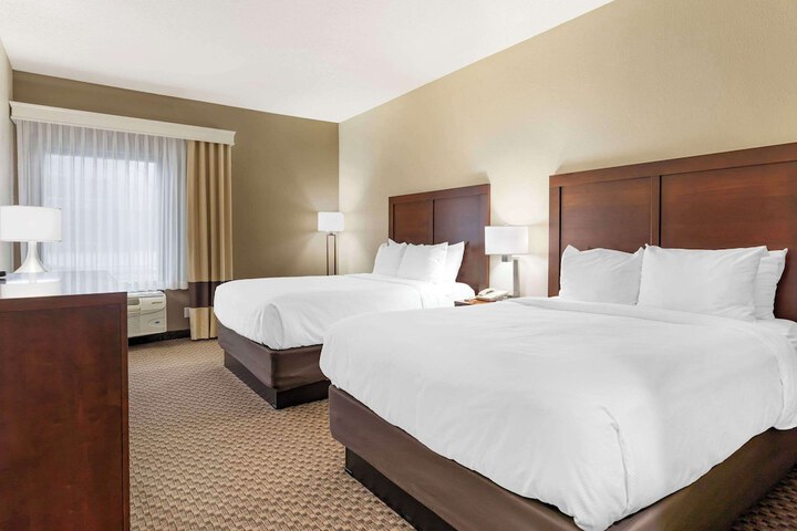 Queen Bed Accessible (9 of 9)