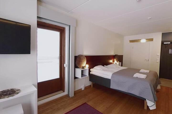 Room 9 of 33
