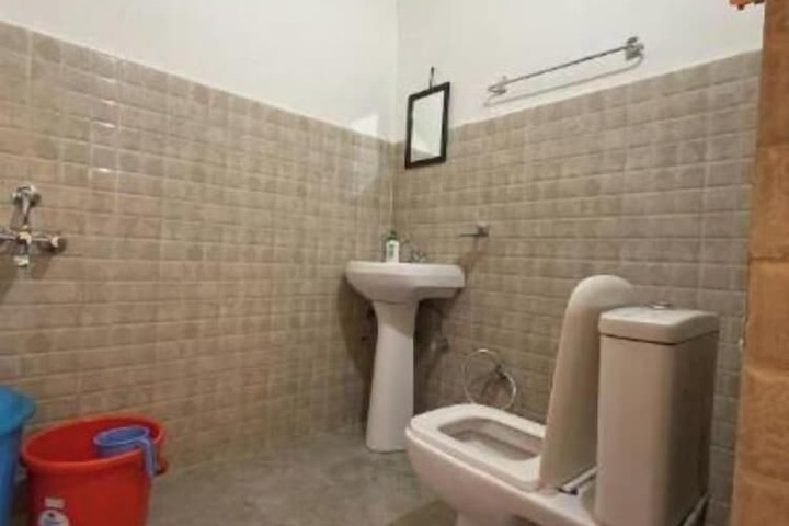 Room 4 of 4