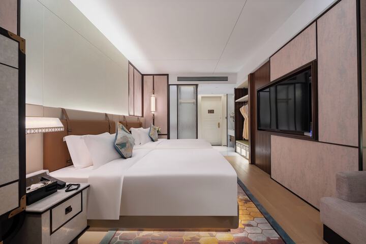 Room 9 of 34