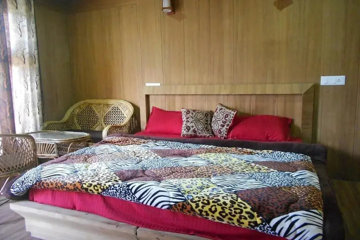 Room 6 of 11
