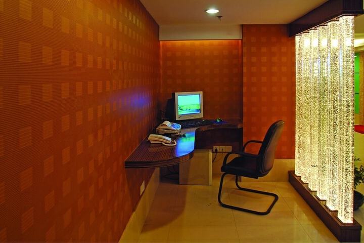 Business Center 12 of 12