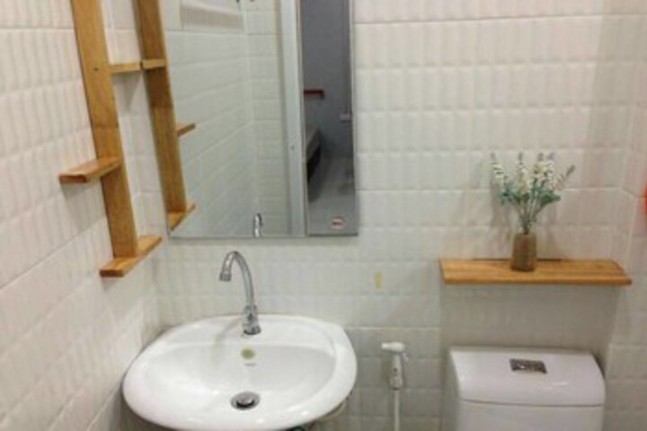 Room 4 of 16