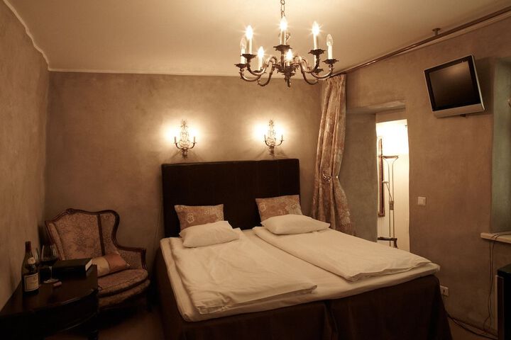 Room 8 of 91