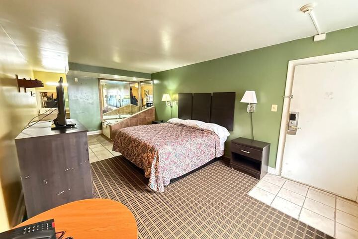 Standard Single Room 1 King Bed (16 of 18)