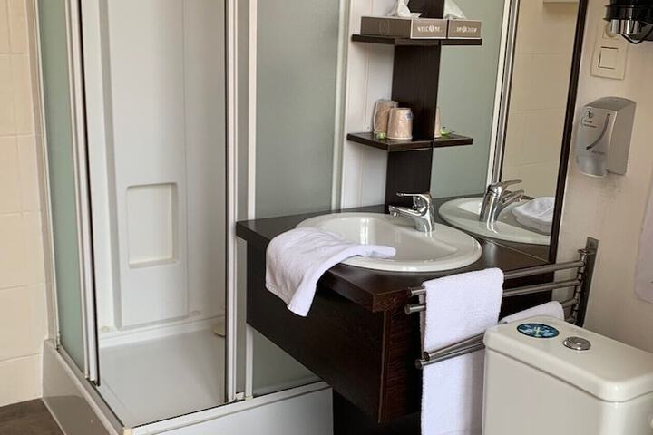 Room 15 of 27