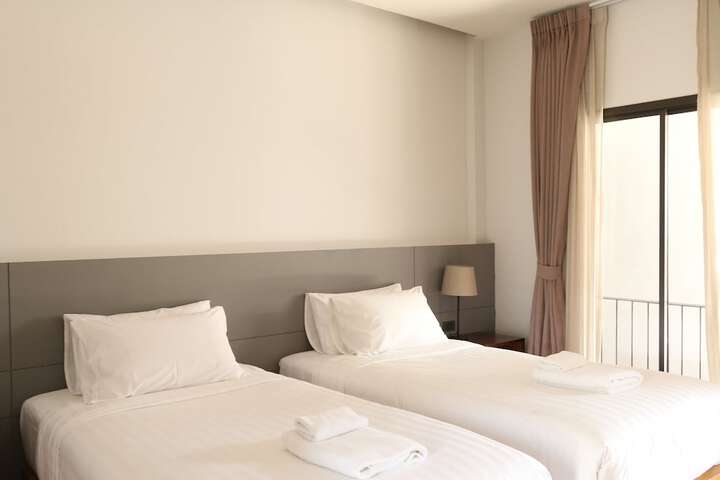 Room 17 of 38
