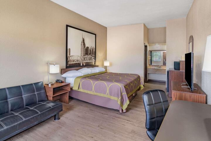 1 King Bed (4 of 19)