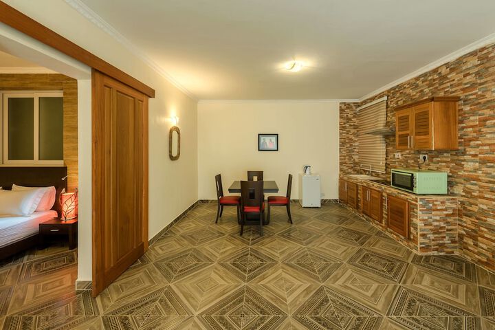 Room 4 of 17