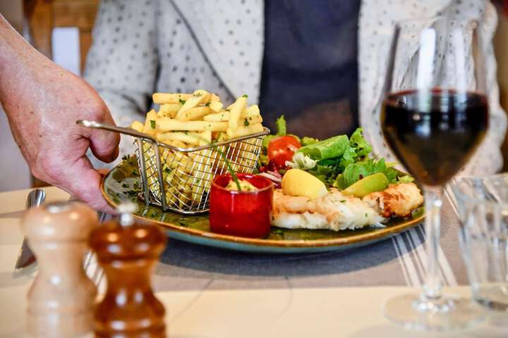 Dining 40 of 56