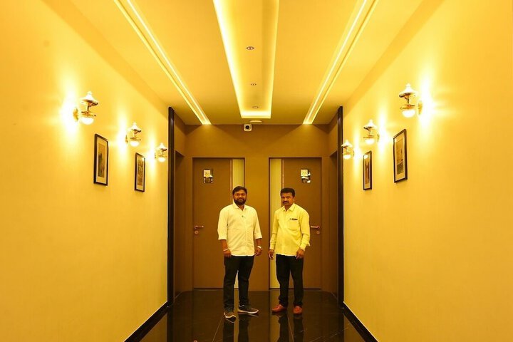 Room 8 of 12