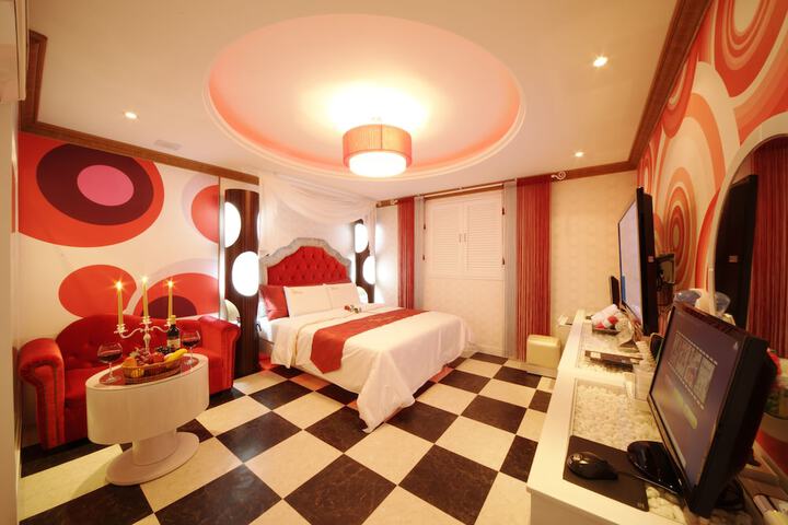 Room 6 of 33