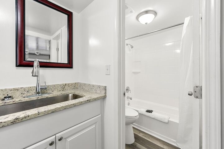 Premium Studio 1 King Bed Kitchenette (2 of 16)