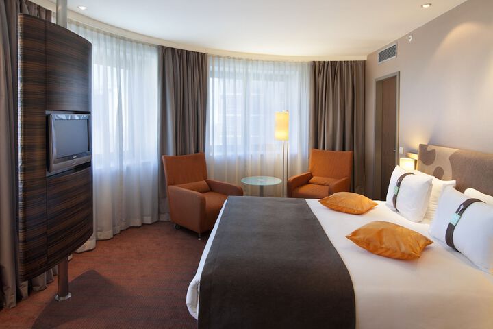 Room 4 of 66