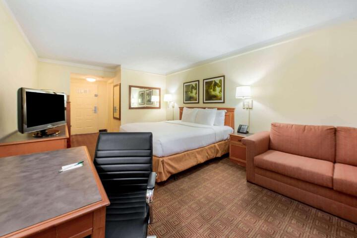 2 Double Beds (7 of 7)