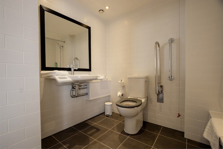 Room 40 of 210