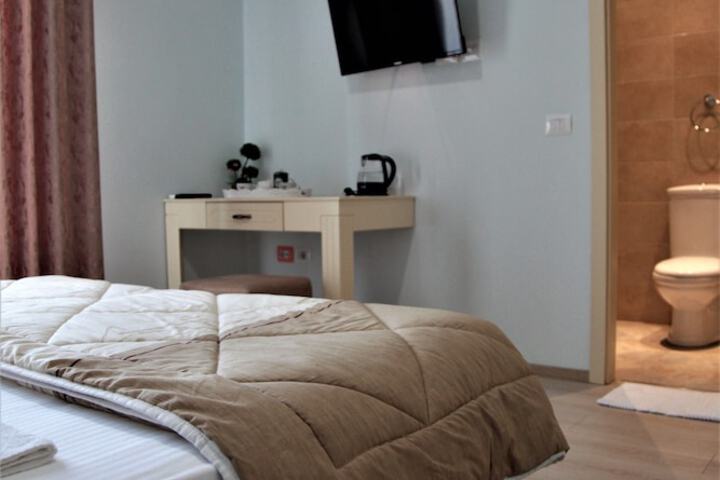 Room 4 of 87