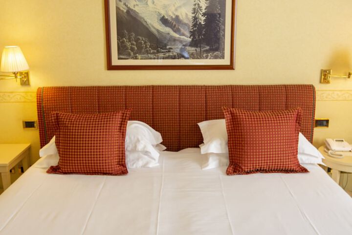 Room 3 of 62