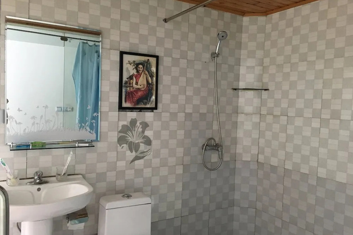 Room 6 of 13