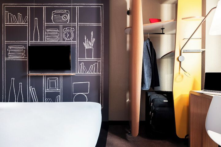 Room 4 of 39