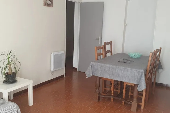 Room 9 of 12