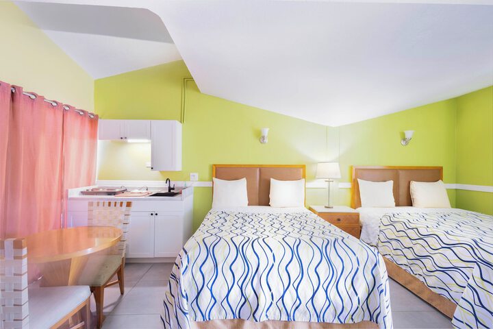 Classic Room with 2 Queen Beds (14 of 15)