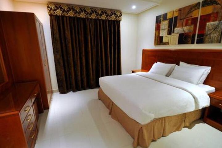 Room 2 of 7