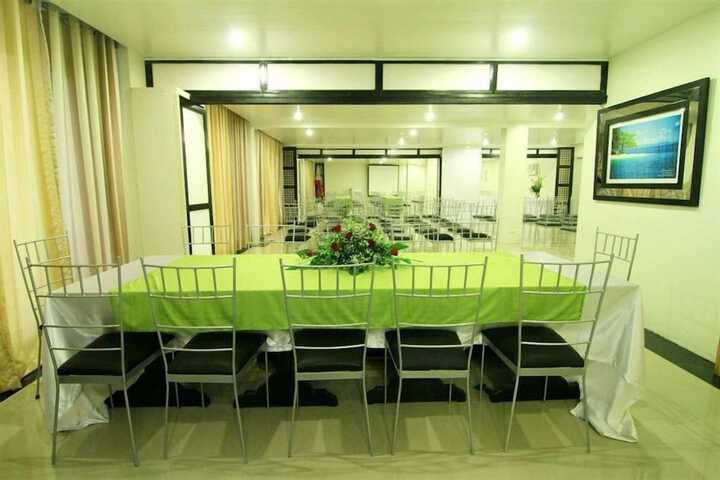 Ballroom/Hall 10 of 12