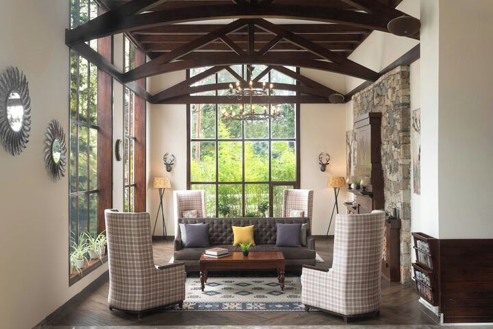 Lobby lounge