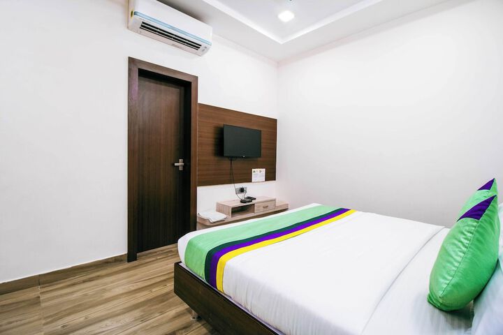 Room 14 of 37
