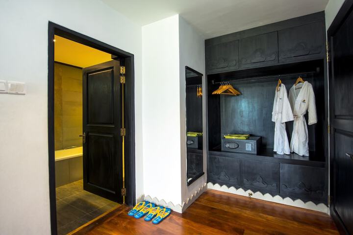 Room 15 of 46